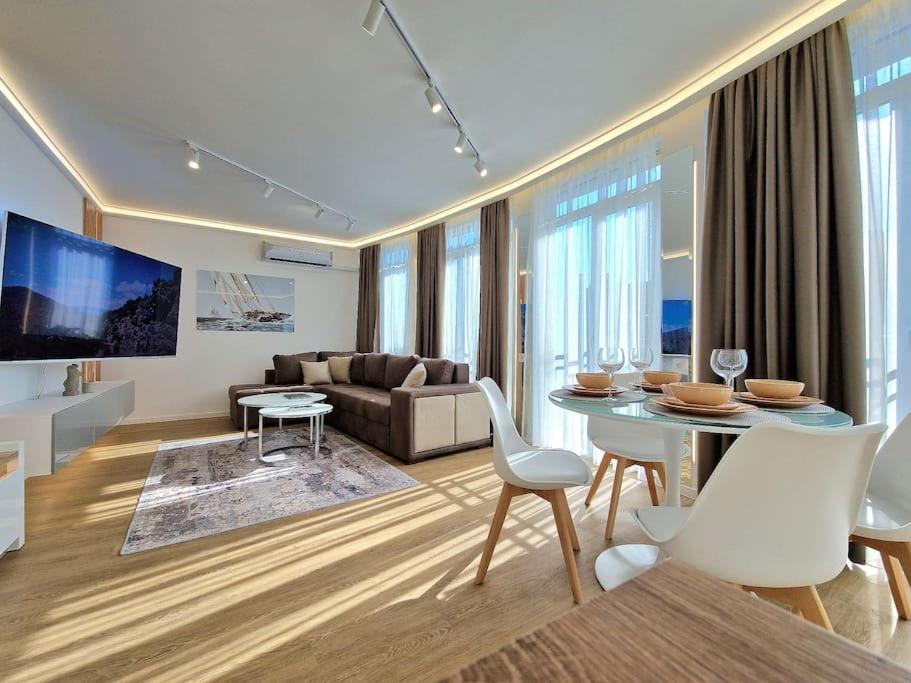 Luxury Apartment. 75 Inches Tv Varna Exterior foto